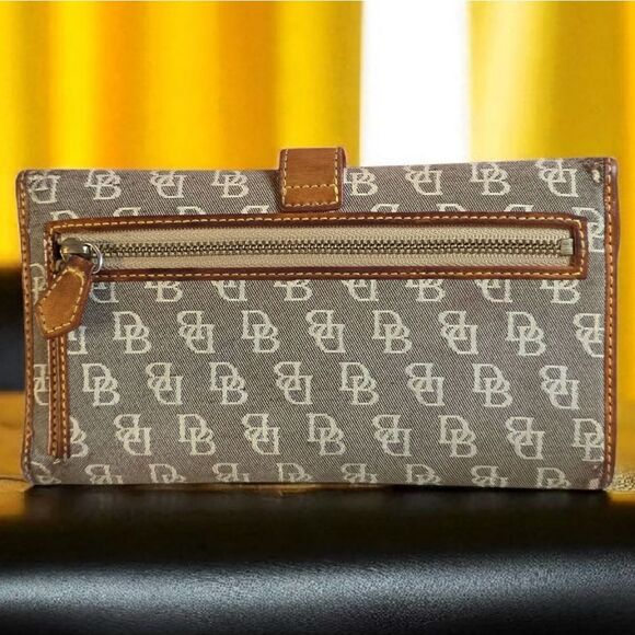 Dooney & Bourke Gray and Brown Logo Wallet Preloved Condition - Picture 3 of 10